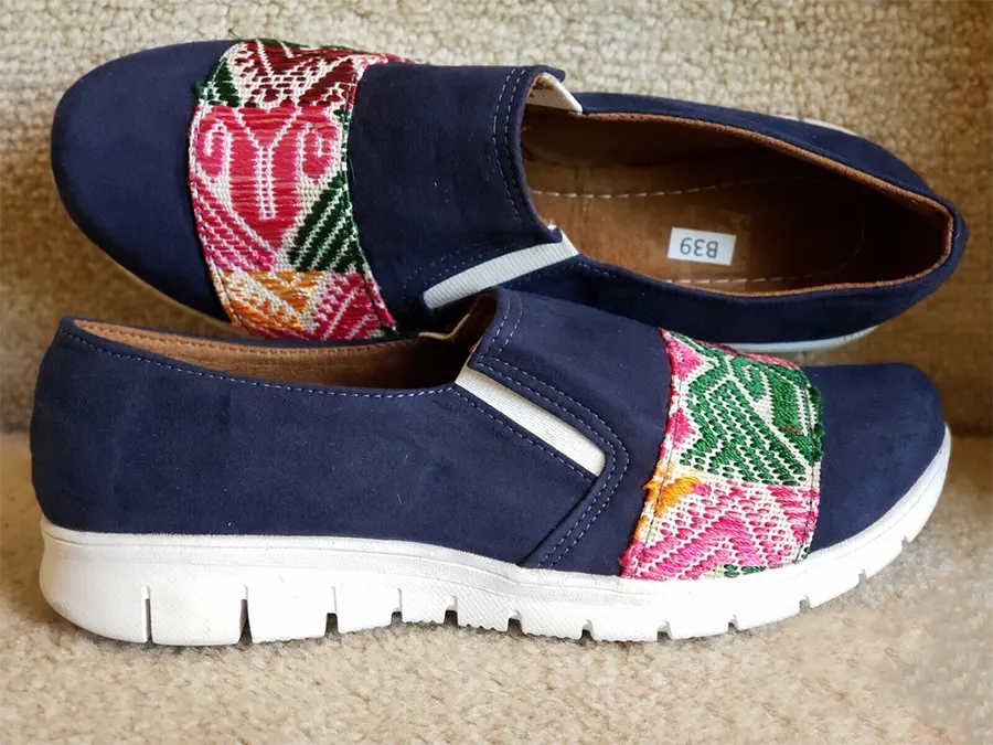 Zapatos típicos de dama colores tallas distintos
